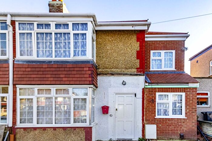 Studio To Rent In Federal Road, Perivale, Greenford, UB6