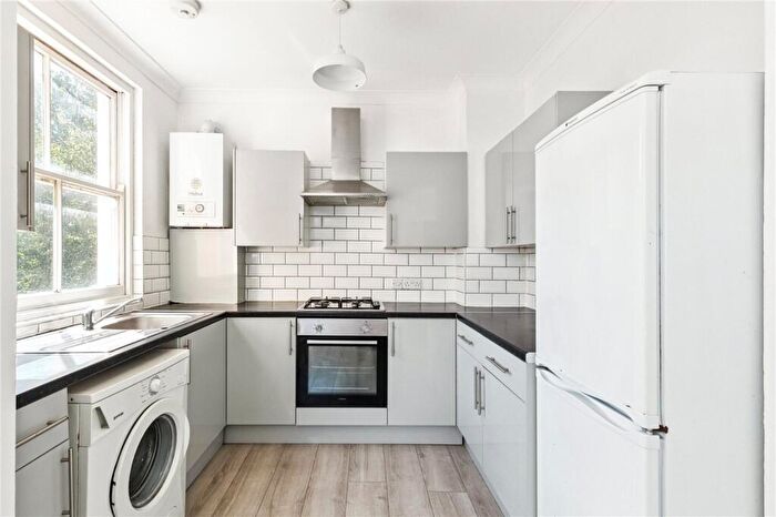 2 Bedroom Apartment To Rent In Mildmay Park, Islington, London, N1
