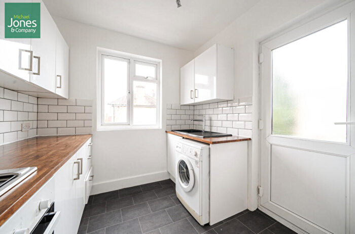 2 Bedroom Flat To Rent In South Farm Road, Worthing, West Sussex, BN14