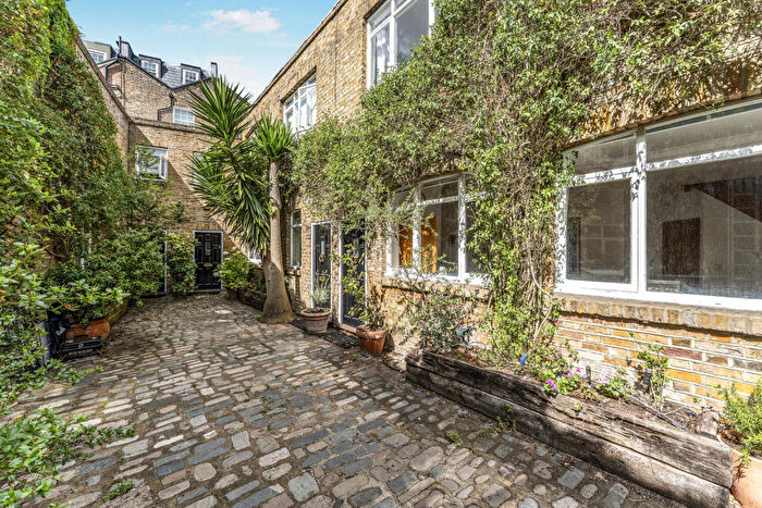 2 Bedroom House To Rent In Rheidol Mews, London, London, N1