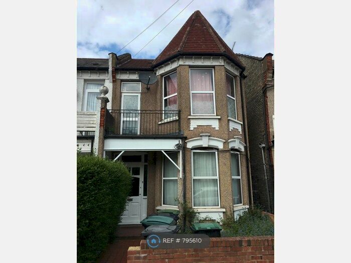 4 Bedroom Semi-Detached House To Rent In Sylvan Avenue, London, N22