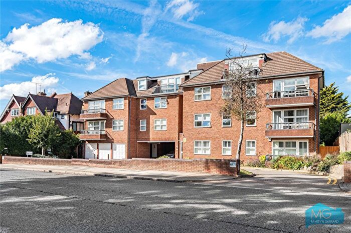 3 Bedroom Flat For Sale In Hendon Lane, London, N3