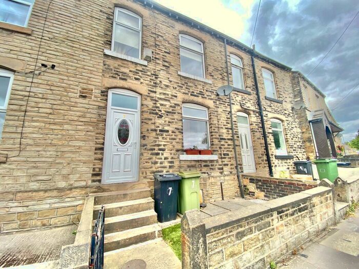 2 Bedroom Terraced House To Rent In Oak Road, Huddersfield, HD2