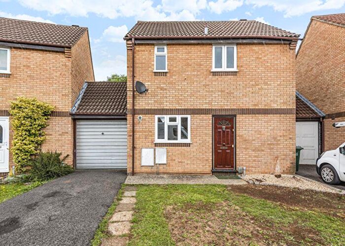 2 Bedroom Detached House To Rent In Overstrand Close, Bicester, OX26