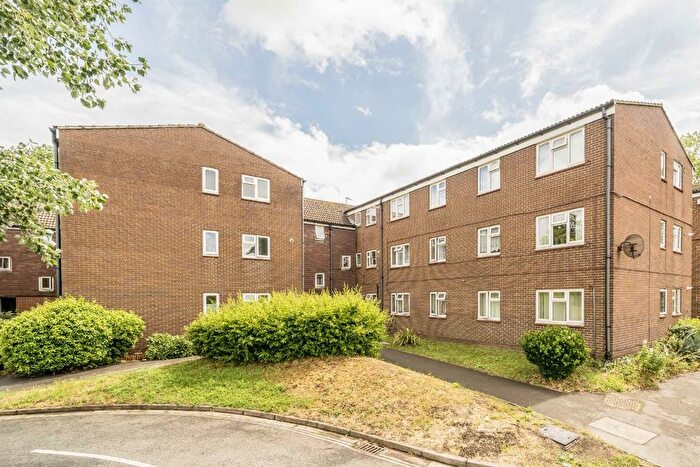 1 Bedroom Flat To Rent In Staveley Gardens, Chiswick, W4