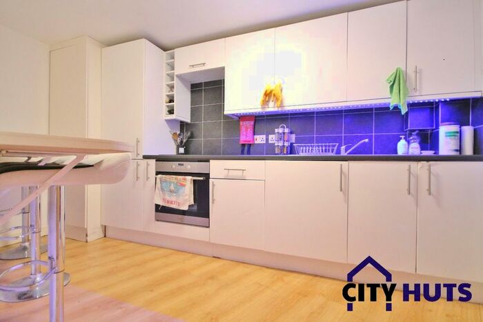 4 Bedroom Flat To Rent In Criterion Mews, Archway, N19