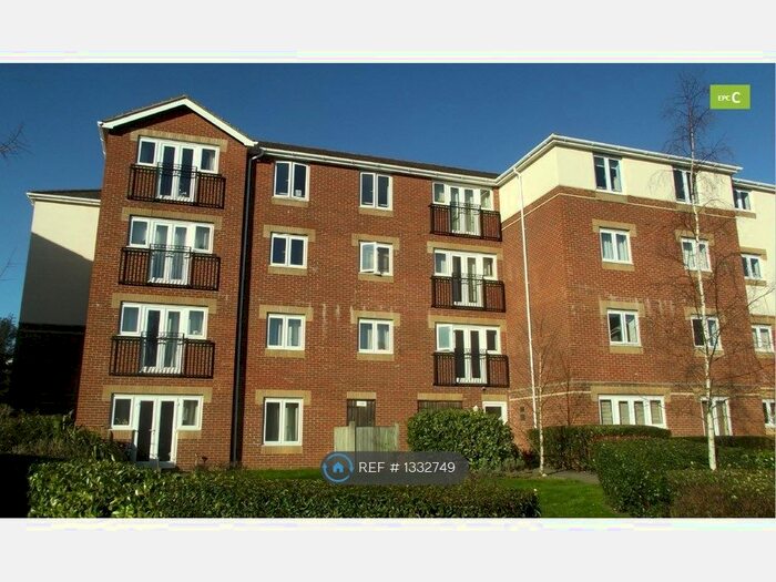 2 Bedroom Flat To Rent In West End House, Southampton, SO18