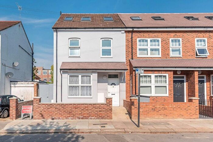 1 Bedroom Flat To Rent In Graham Road, Harrow Weald, Harrow, HA3