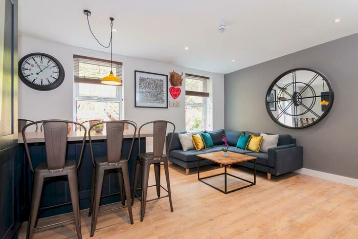 7 Bedroom Flat To Rent In Bankfield Road, Huddersfield, HD1