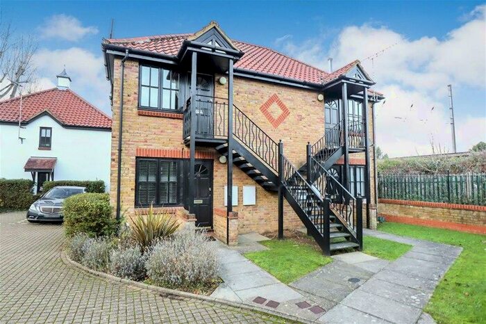 Studio To Rent In Loire Mews, Harpenden, AL5