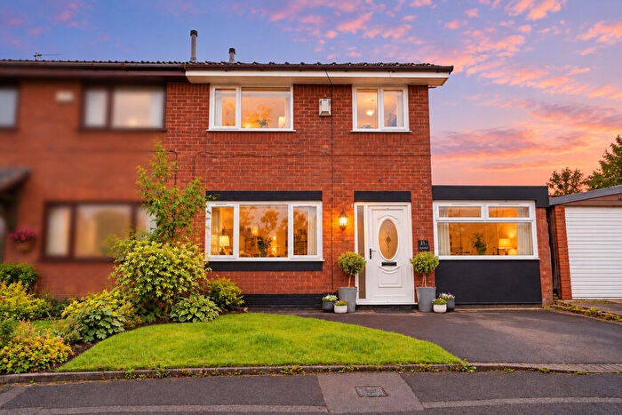 4 Bedroom Semi Detached House For Sale In Bullcote Green, Oldham, OL2