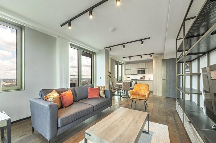 2 Bedroom Flat To Rent In Hewett Street, London, EC2A