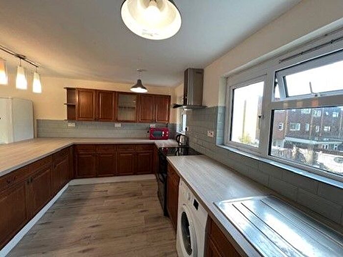 3 Bedroom Maisonette To Rent In Maypits, Ashford, TN23