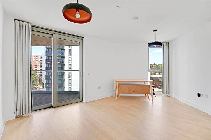 2 Bedroom Flat To Rent In Da Vinci Torre, Lewisham, SE13