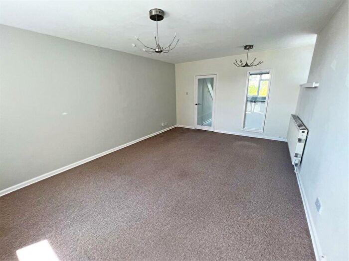 2 Bedroom Apartment For Sale In St Andrews House, Bradford Place, Penarth, CF64
