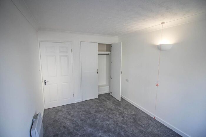 1 Bedroom Flat For Sale In Madeira Court, Weston-Super-Mare, BS23