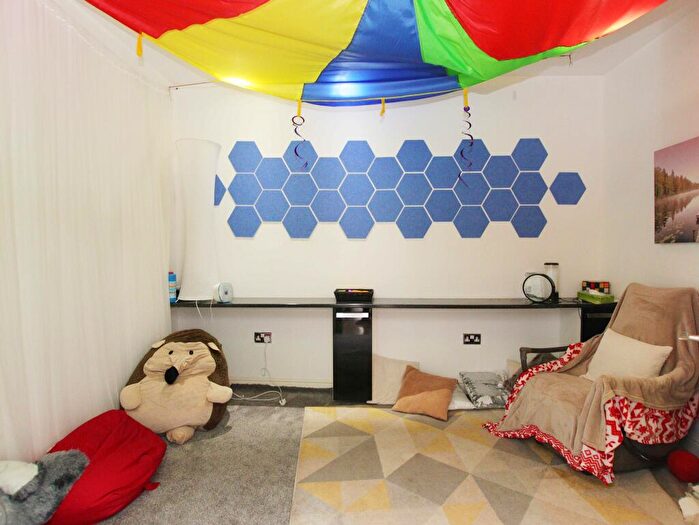 2 Bedroom Detached House For Sale In Brynamlwg, Pontyclun, CF72