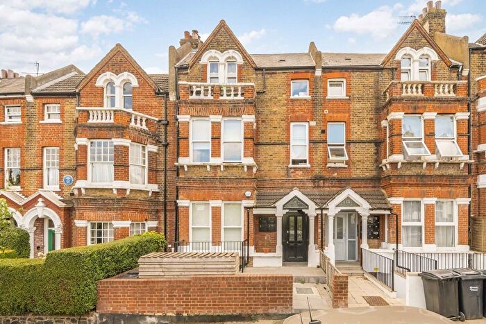 2 Bedroom Flat For Sale In Agamemnon Road, West Hampstead, NW6