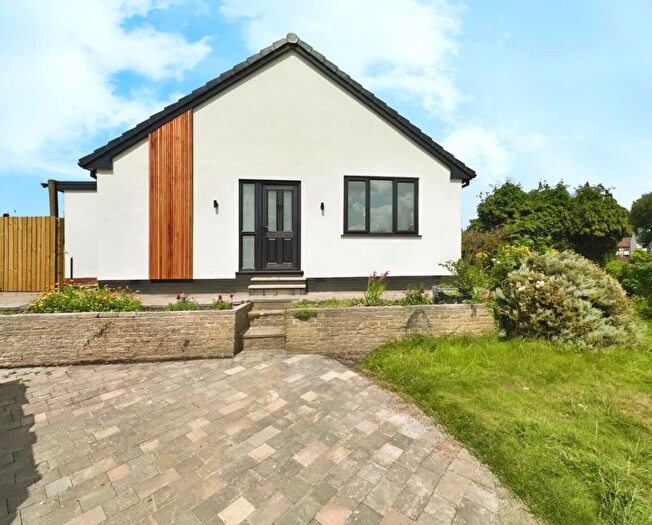 3 Bedroom Semi-Detached Bungalow For Sale In Ridgmont Drive, Worsley, M28