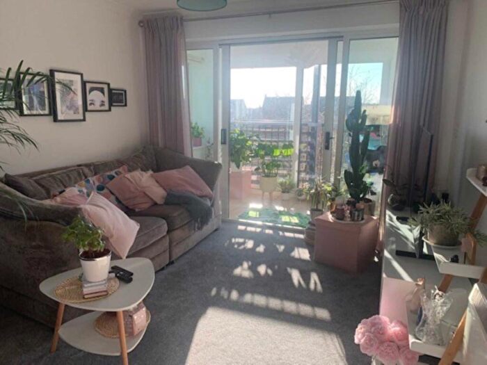 2 Bedroom Flat To Rent In Thornhill Close, Carterton, OX18