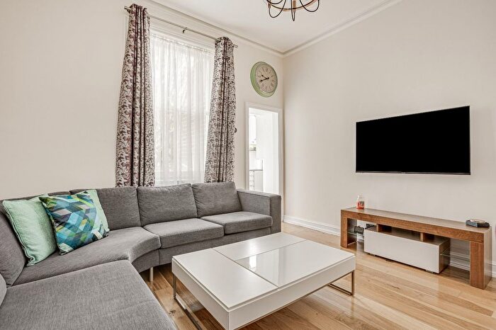 2 Bedroom Flat To Rent In Castletown Road, Barons Court, W14