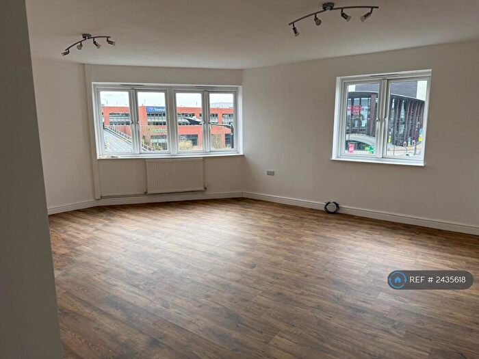 2 Bedroom Flat To Rent In Ideal House, Aylesbury, HP20