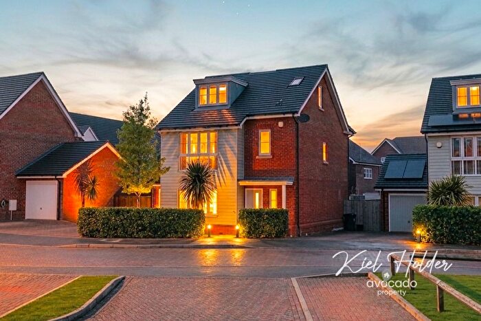 4 Bedroom Detached House For Sale In Snowdrop Gardens, Woodley, Reading, RG5