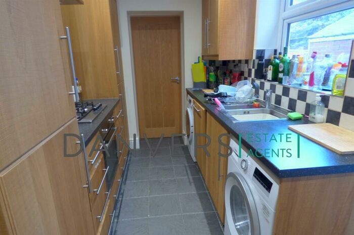 4 Bedroom Semi-Detached House To Rent In Barclay Street, Leicester, LE3