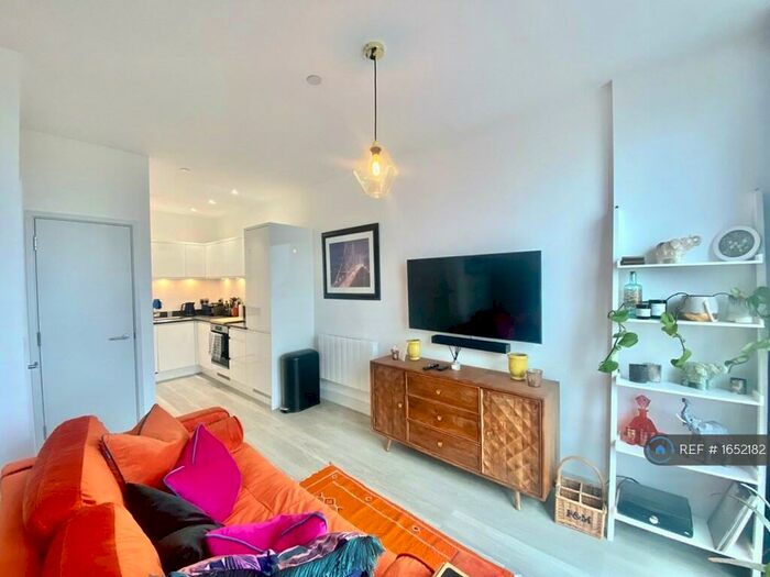 Studio To Rent In The Ring, Bracknell, RG12