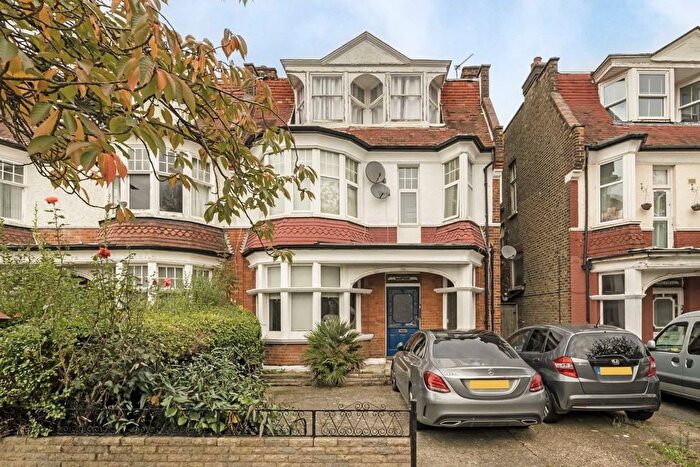 2 Bedroom Flat To Rent In Lynton Road, Acton, W3