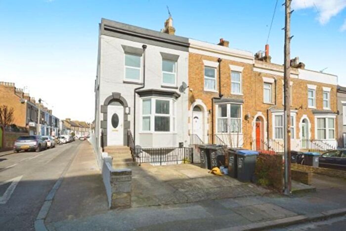 3 Bedroom Maisonette To Rent In Vale Road, Ramsgate, CT11