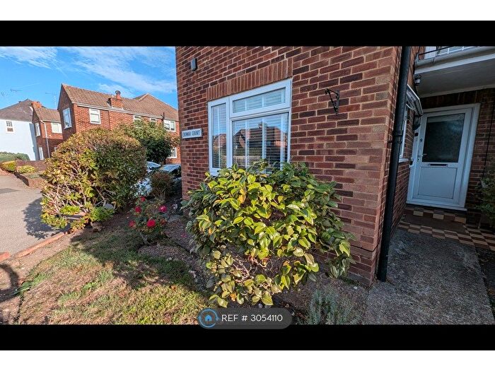 2 Bedroom Flat To Rent In Horsell, Woking, GU21