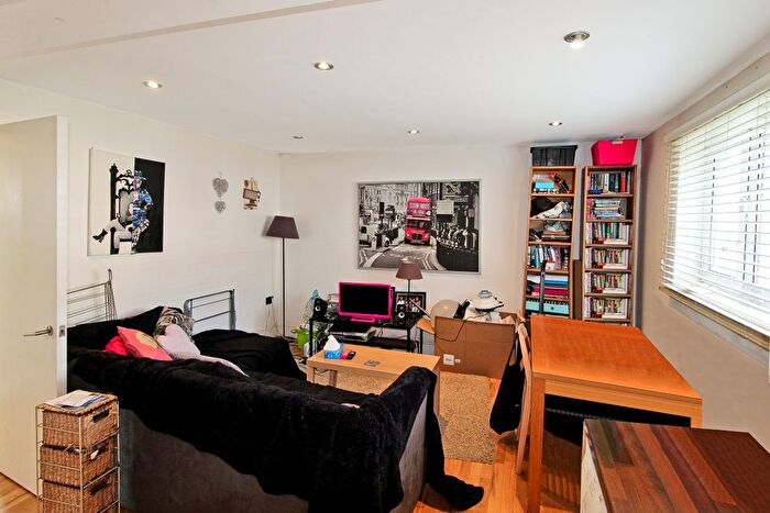 2 Bedroom Flat To Rent In Doran Walk, London, E15