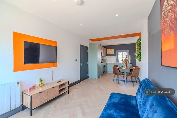 3 Bedroom Flat To Rent In Western Road, Brighton, BN1