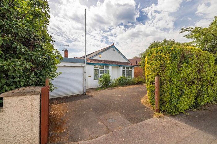 3 Bedroom Detached House For Sale In Royston Way, Burnham, SL1