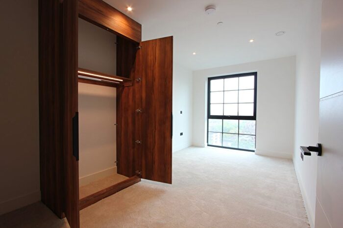 2 Bedroom Flat To Rent In Horatio Apartments, Graphite Square, London, SE11