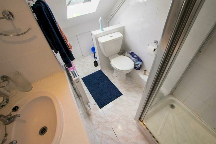 5 Bedroom House To Rent In Warwards Lane, Birmingham, B29