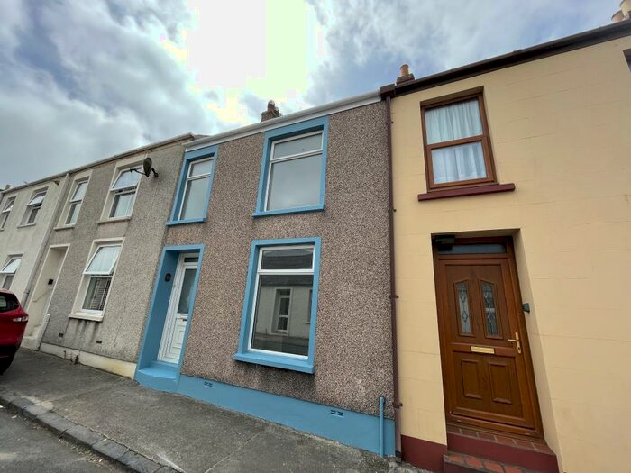 3 Bedroom House To Rent In Pembroke Dock, SA72