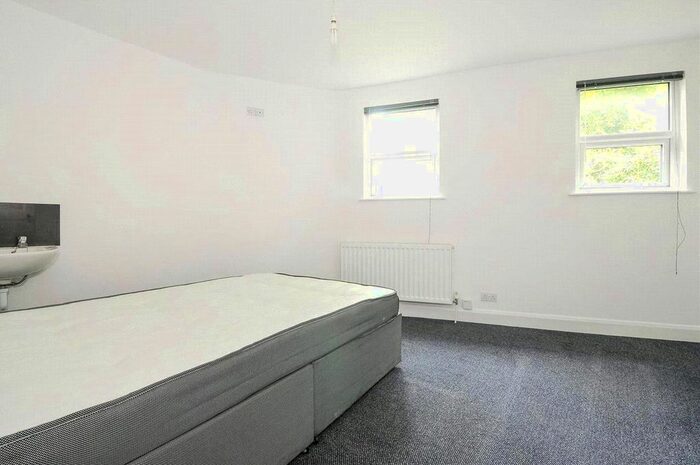 4 Bedroom Flat To Rent In Lyndhurst Grove, London, SE15