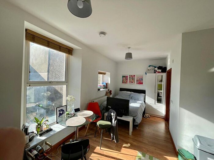 1 Bedroom Flat To Rent In Walter Road, Swansea, SA1