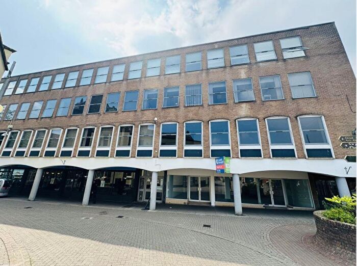 2 Bedroom Apartment To Rent In Red St, Carmarthen, SA31