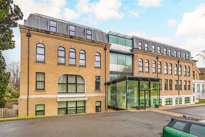 2 Bedroom Flat For Sale In Hampton Road, Teddington, TW11