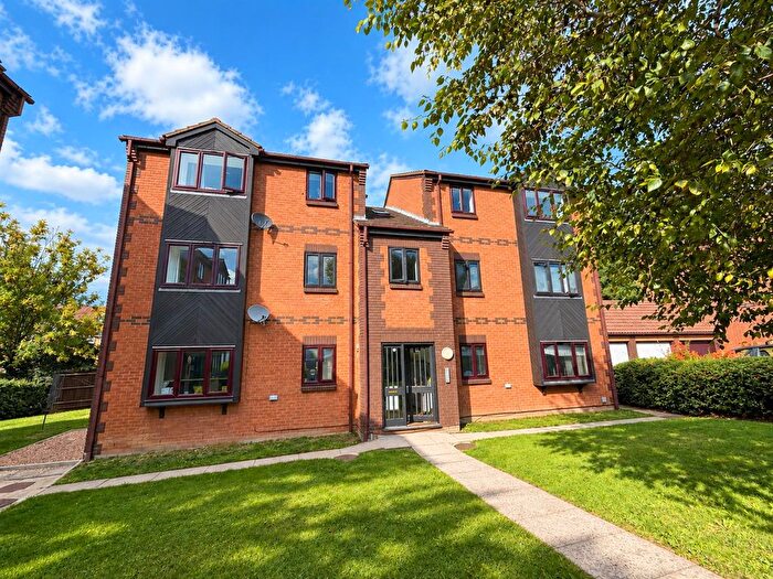 2 Bedroom Flat To Rent In Bull Close, Grays, RM16