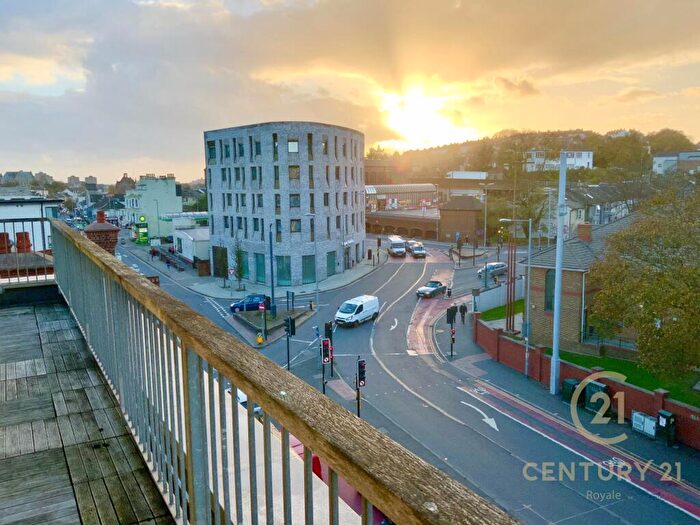 2 Bedroom Apartment To Rent In Lewes Road Brighton, BN2