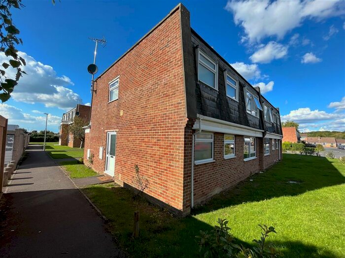 2 Bedroom Flat To Rent In Trent Road, Swindon, SN25