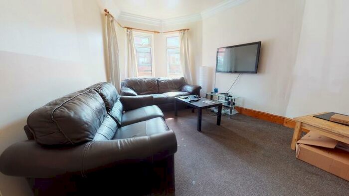 5 Bedroom Terraced House To Rent In Manor Drive, Hyde Park, Leeds, LS6