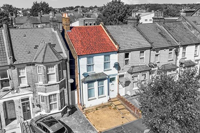 3 Bedroom End Of Terrace House For Sale In Spencer Road, Harrow, HA3
