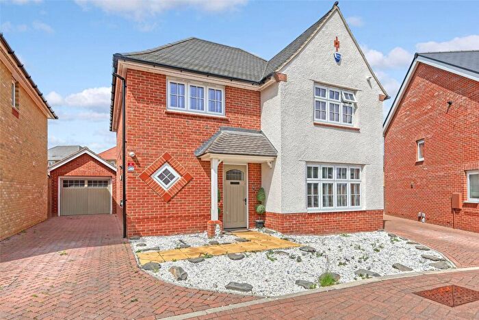 4 Bedroom Detached House To Rent In Pittman Drive, Langdon Hills, Basildon, Essex, SS16