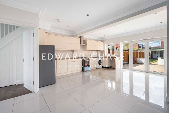 5 Bedroom Terraced House To Rent In Saltash Road, Hainault, IG6