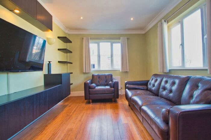 2 Bedroom Flat To Rent In Livingston Lodge, Chingford Road, London, E17